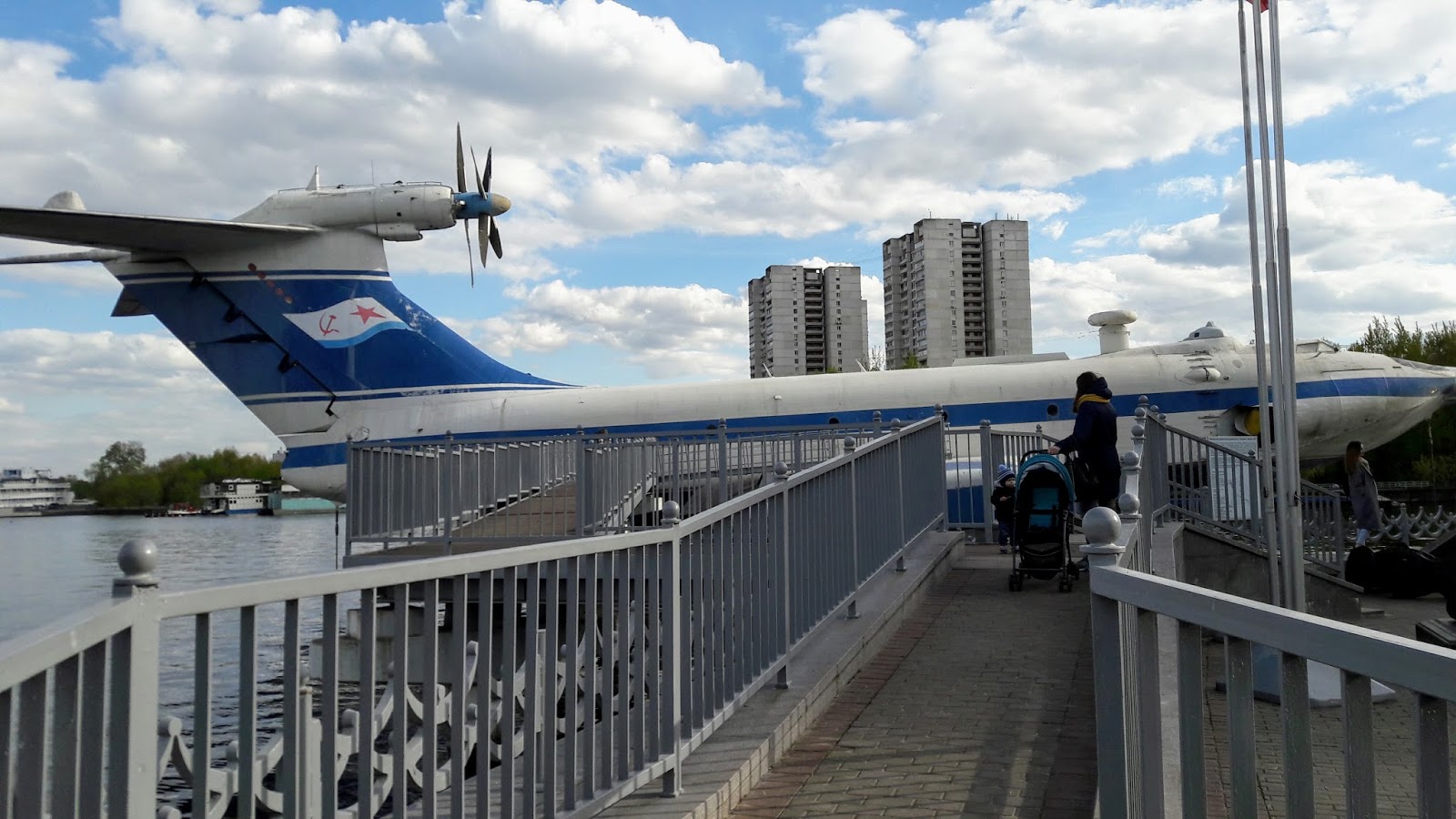 улица героев панфиловцев дом 7 корпус 5. тушино малая набережная. теннисный корт жулебино. герб южное тушино. южное тушино район москвы.