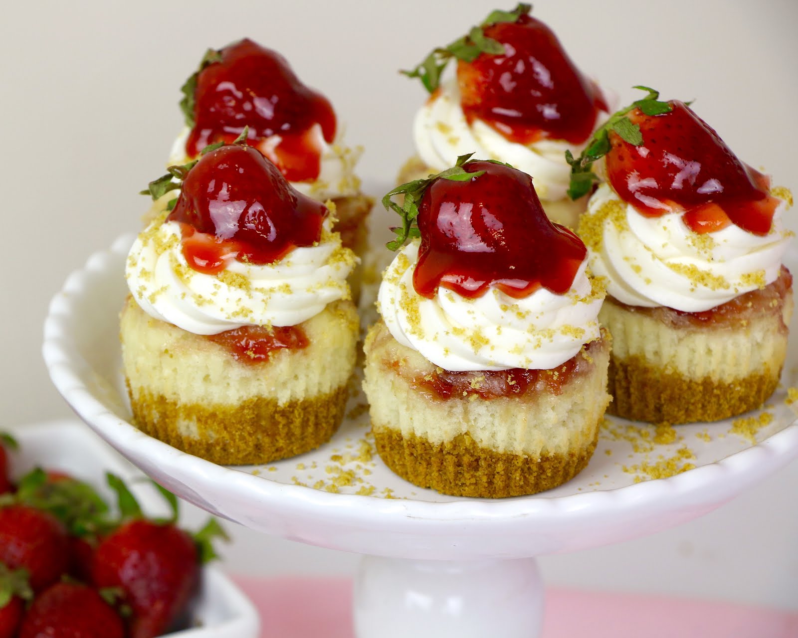 {VIDEO} Strawberry Cheesecake Cupcakes - The Lindsay Ann