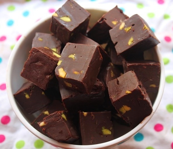 2 Min Chocolate & Pistachio Fudge Recipe / Nigella Lawson's Chocolate Pistachio Fudge Recipe
