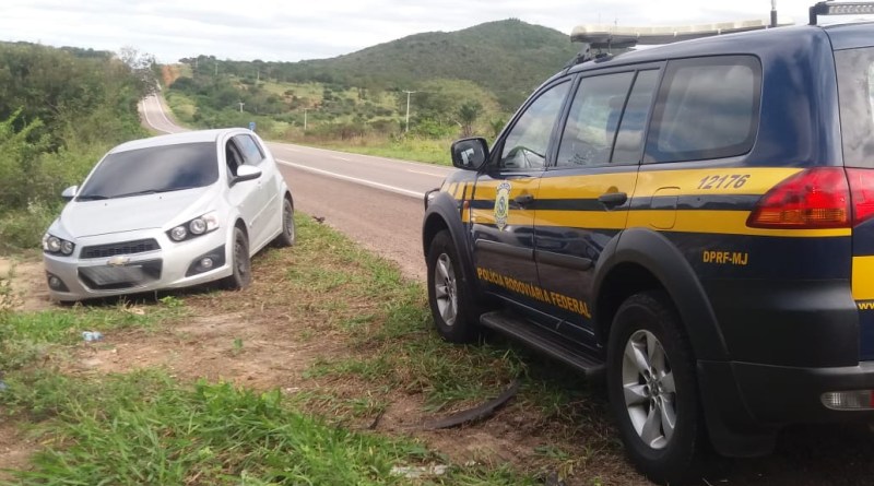 PRF recupera em Senhor do Bonfim veículo roubado em Salvador