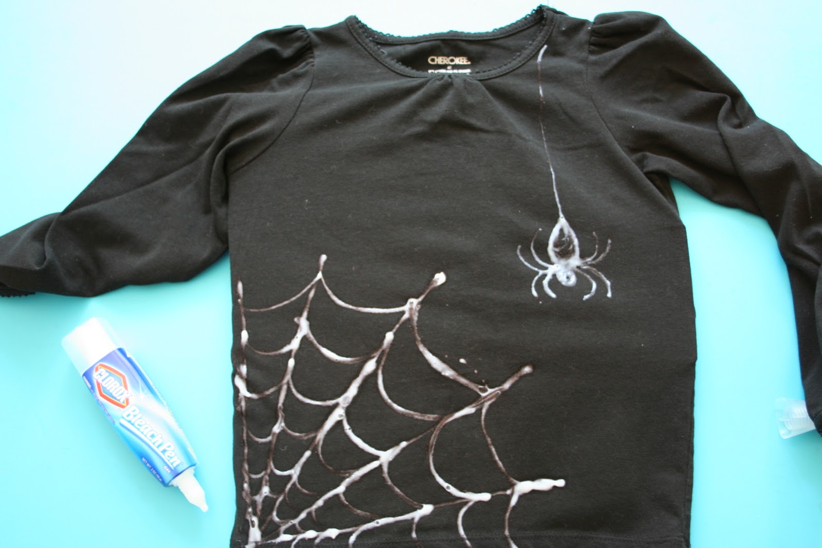 Pink and Green Mama * Bleach Spider Web Halloween Shirt Tutorial