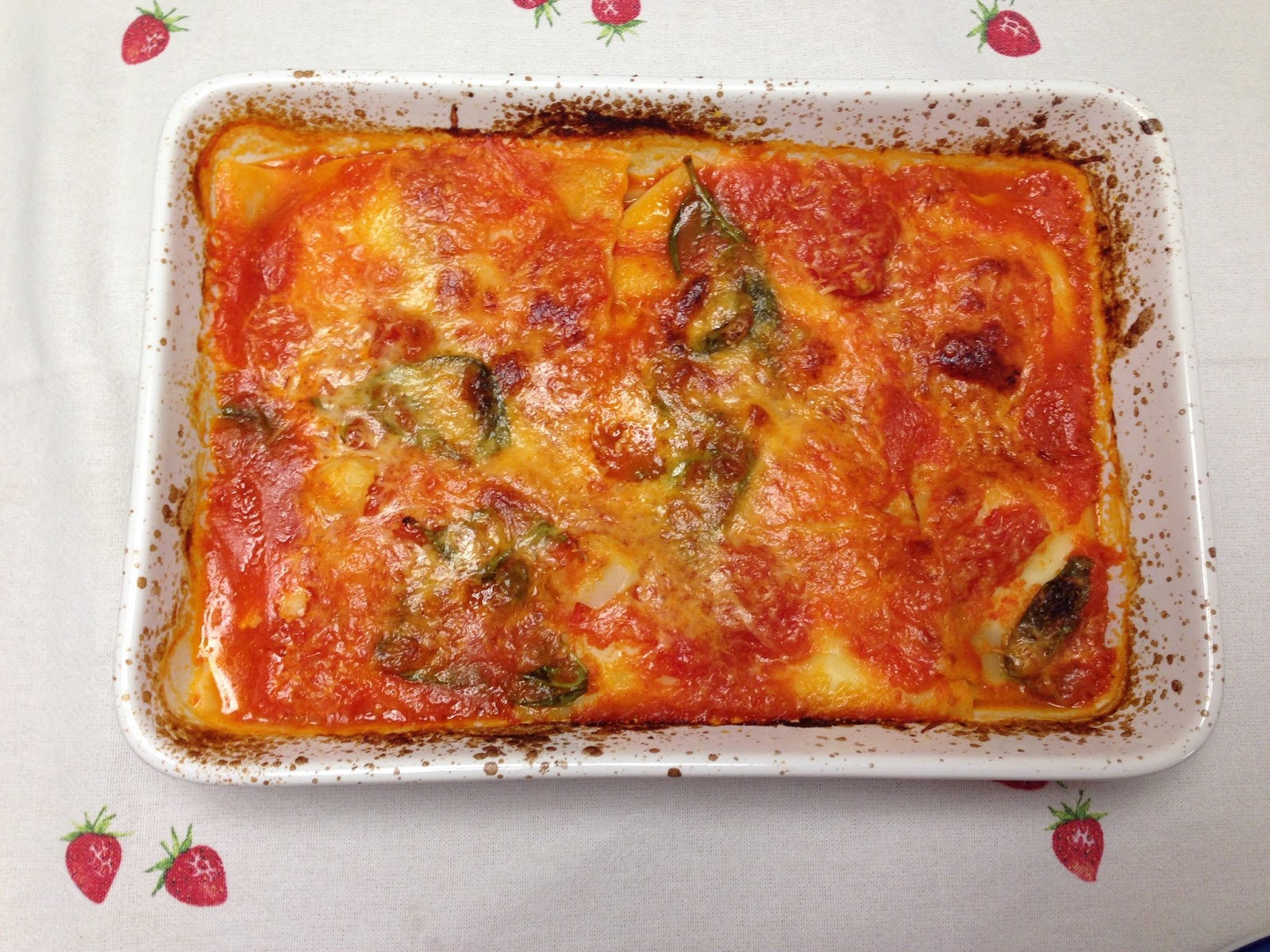 Açúcar com Canela Ravioli de mussarela de búfala com molho ao sugo