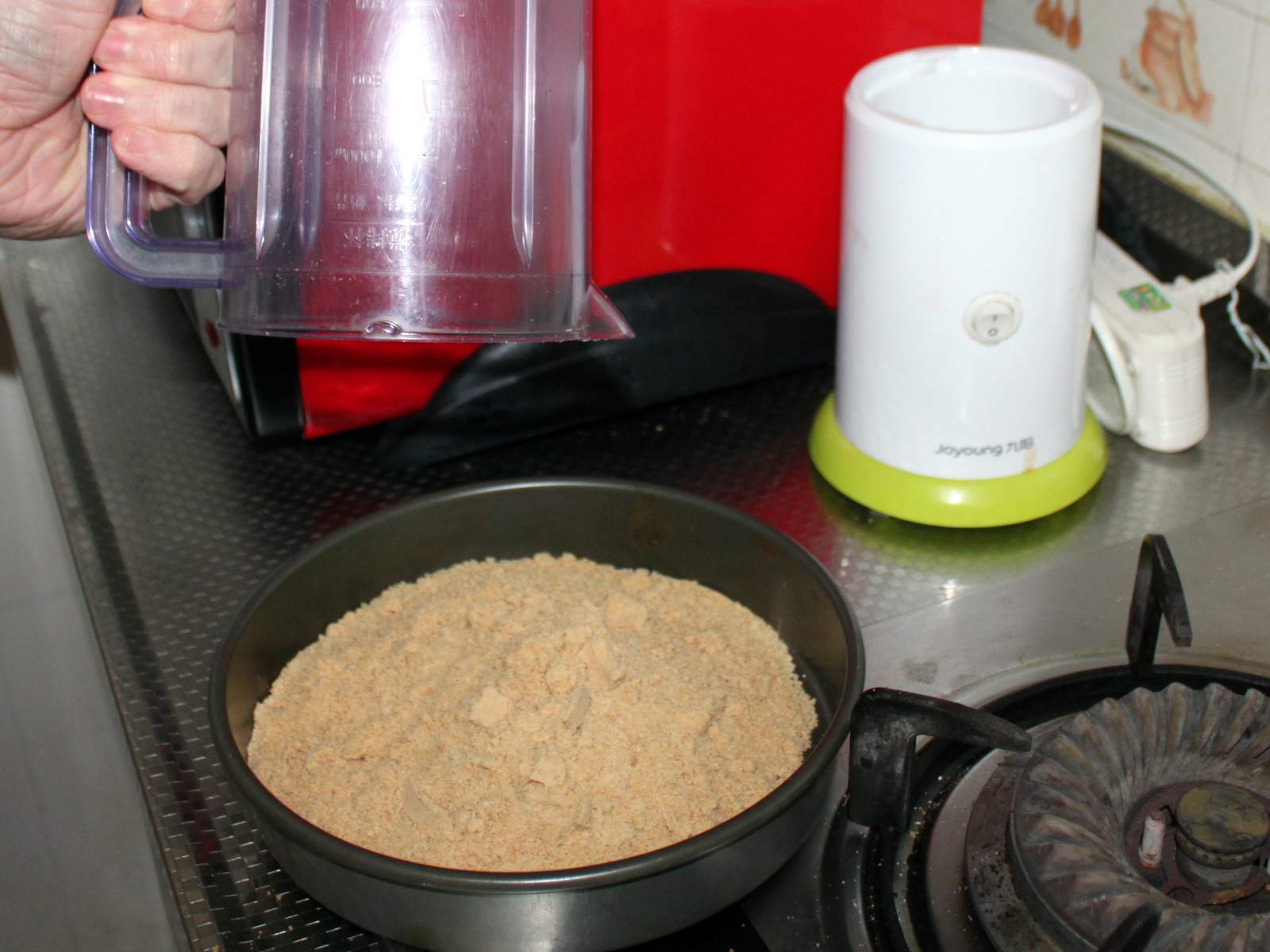 Use a blender to make a cheesecake crust Tutorial Geek