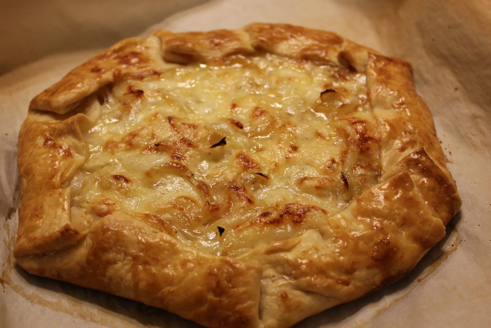 THE BUSY MOM CAFE Meatless Monday Onion Tart