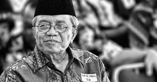 Taufik Ismail Dianugrahi Bintang Budaya Parama Dharma