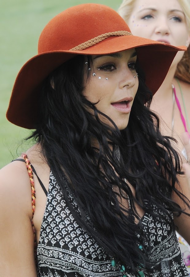 Vanessa Hudgens – 2012 Coachella Valley Music & Arts Festival | Sex