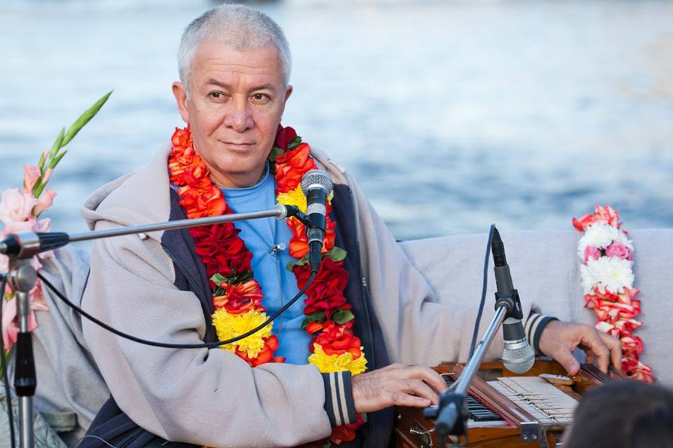 практика брахмачарьи книга. стадии преданного служения. чайтанья чандра чаран шримад бхагаватам. шри джишну прабху. чайтанья чандра чаран и прабхупада.