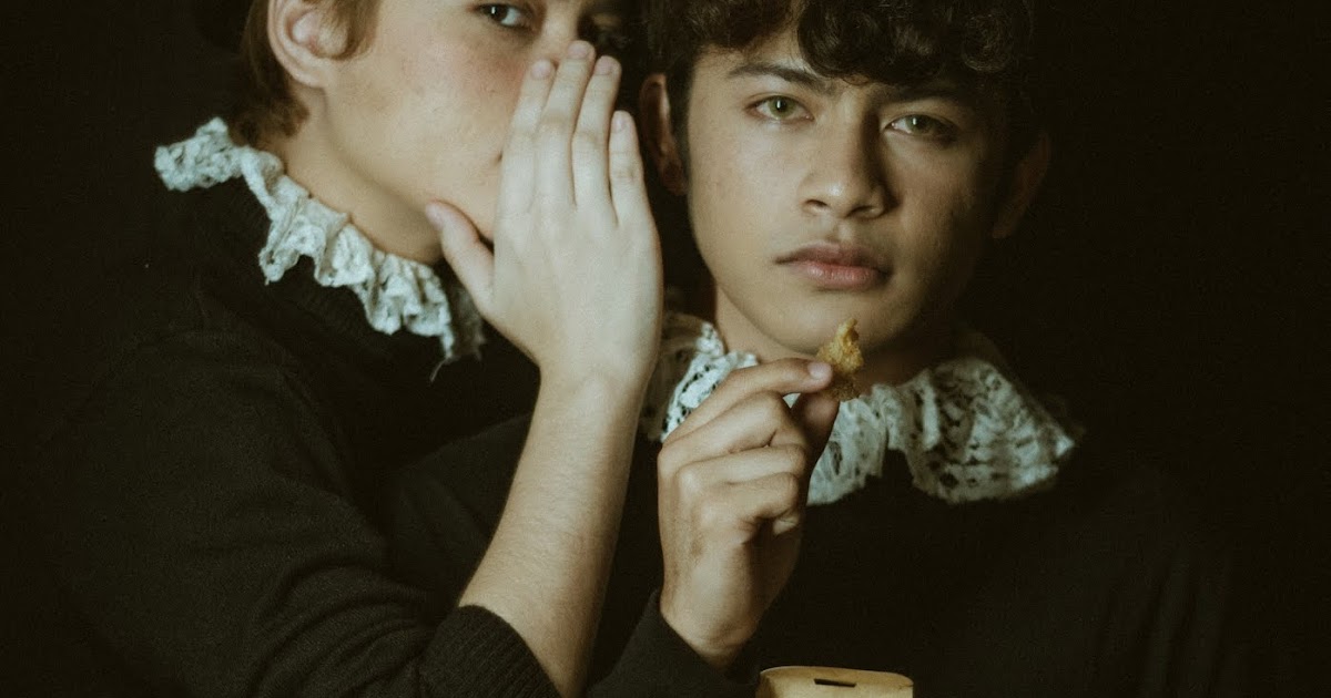 "Whispering campaign" nghĩa là gì?