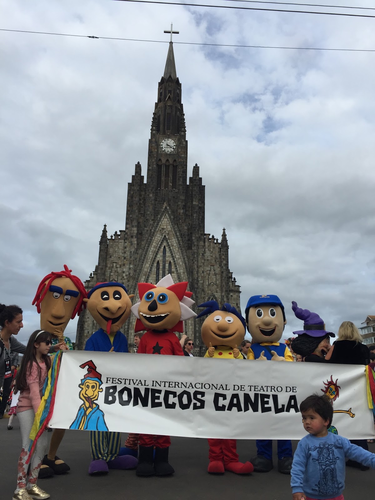 Bonecos Canela 2017