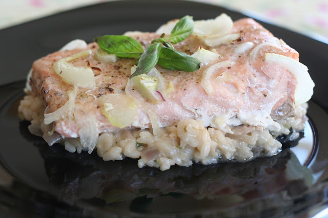 Salmón Aromático Al Horno Sobre Risotto De Albahaca
