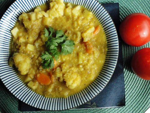 Lentil Curry Soup. An easy soup to warm you on on a cold day. Lentil Curry Soup
