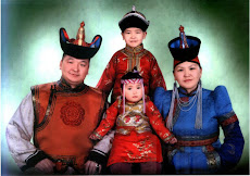 Монгол үндэстний хувцас...
