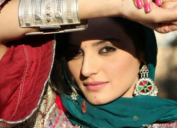 Pakistani Television Captures And Hot Models Sadia Khan Cute