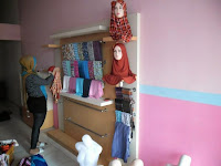 furniture semarang - etalase pakaian butik distro muslim hijaber 06