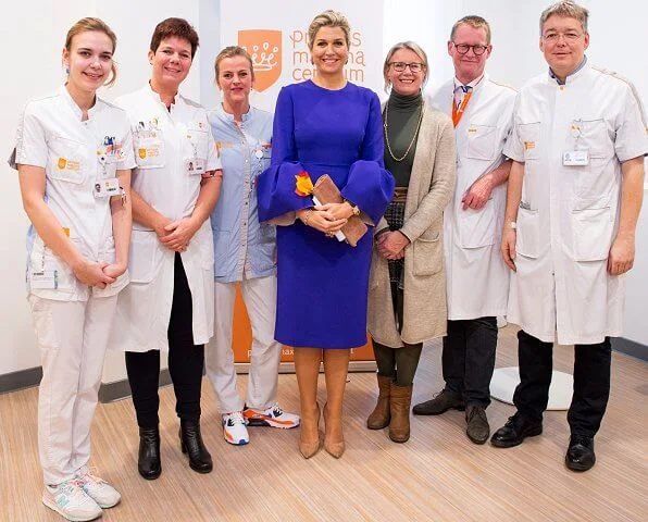 Queen Maxima wore a flowy bell sleeves deep-azure crepe dress by Roksanda. Princess Maxima Center for Pediatric Oncology