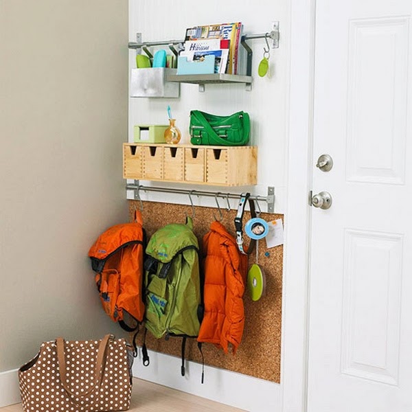 Decorating small foyer very well organized