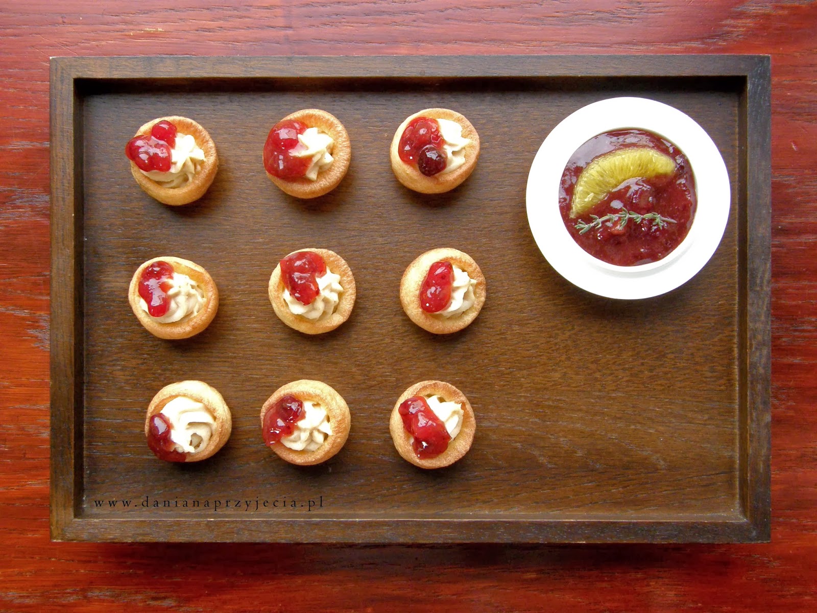 DANIA NA PRZYJĘCIA Yorkshire puddings z pastą z pieczonego indyka i