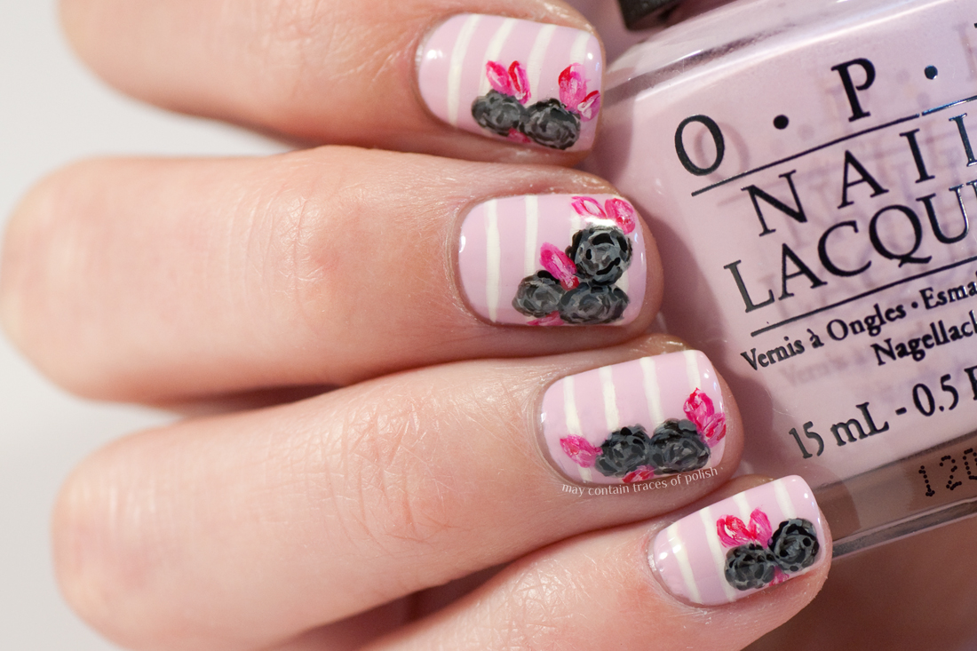 Black and White Flower Nails - May contain traces of polish