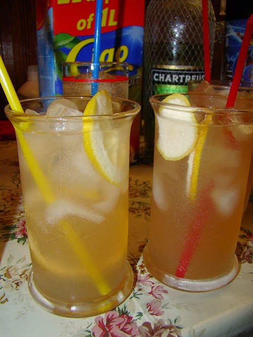 Cocktail cu Chartreuse si suc de grapefruit rosu