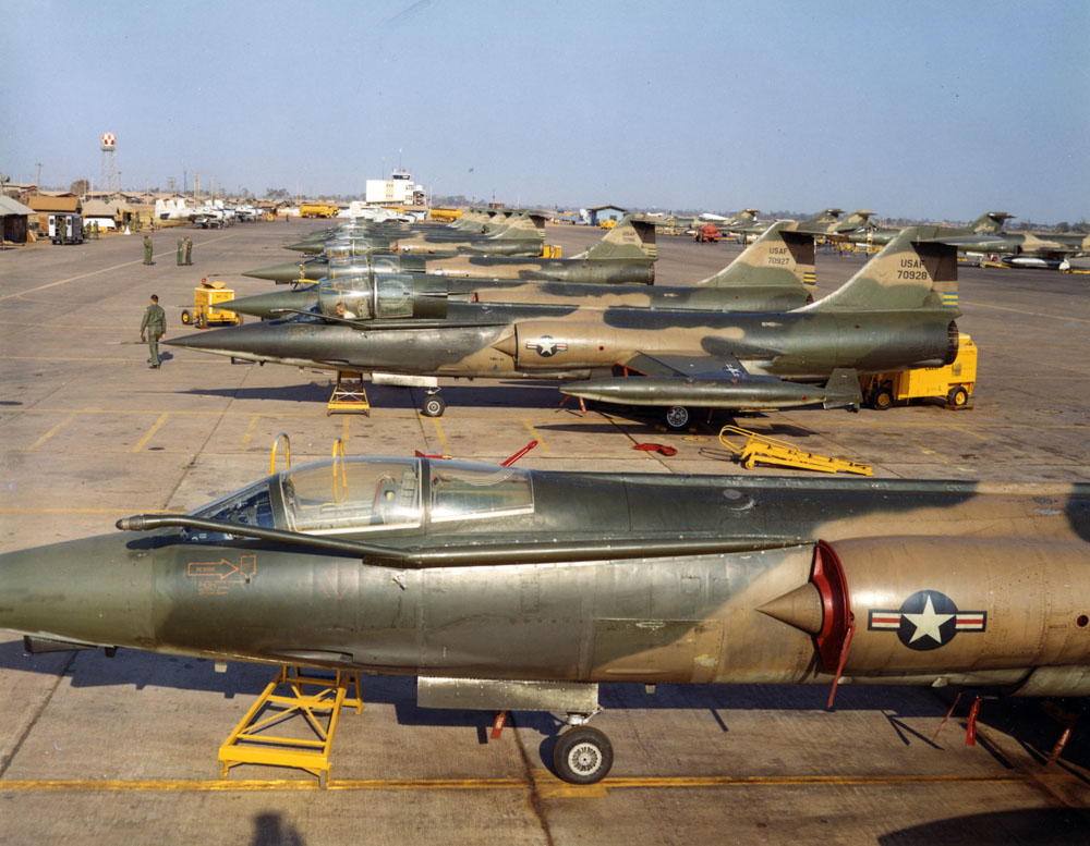 F-104C-10-LO+Starfighter+57-0928+1.jpg