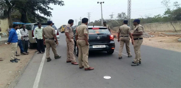 Foreign Malayalee questioned to police, Thodupuzha, News, Police, Vehicles, Malayalees, Passengers, Humor, Kerala