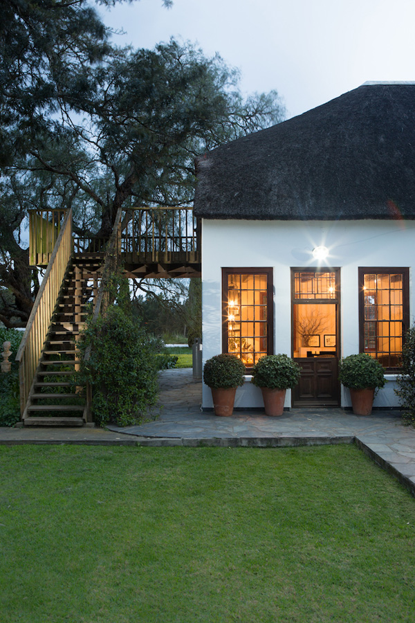 decordemon Stylish renovated farmhouse in South Africa