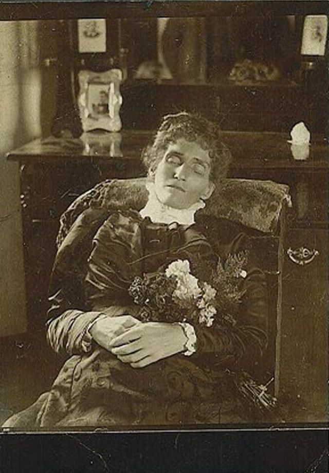 Is Victorian Death Photography Creepy or Just Sad? Here Are 10 Sad and