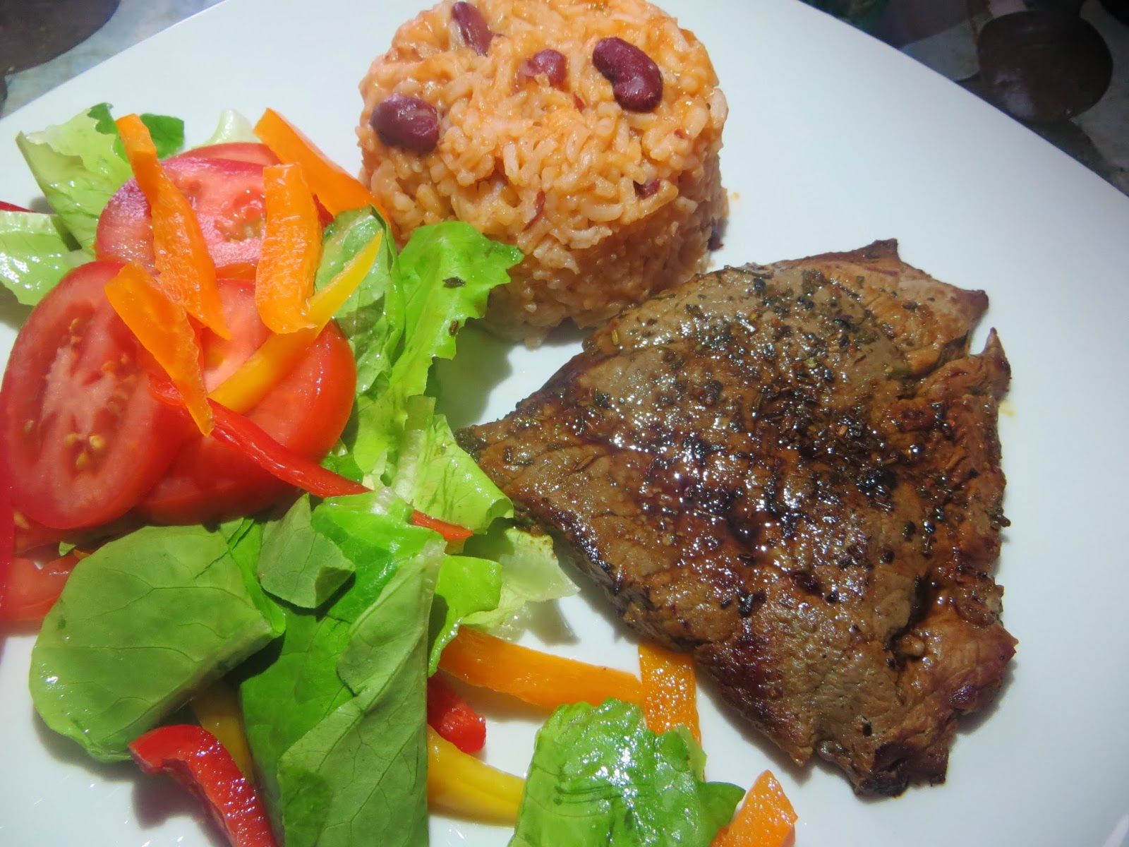 Su Delícia Bife grelhado com arroz de feijão e salada