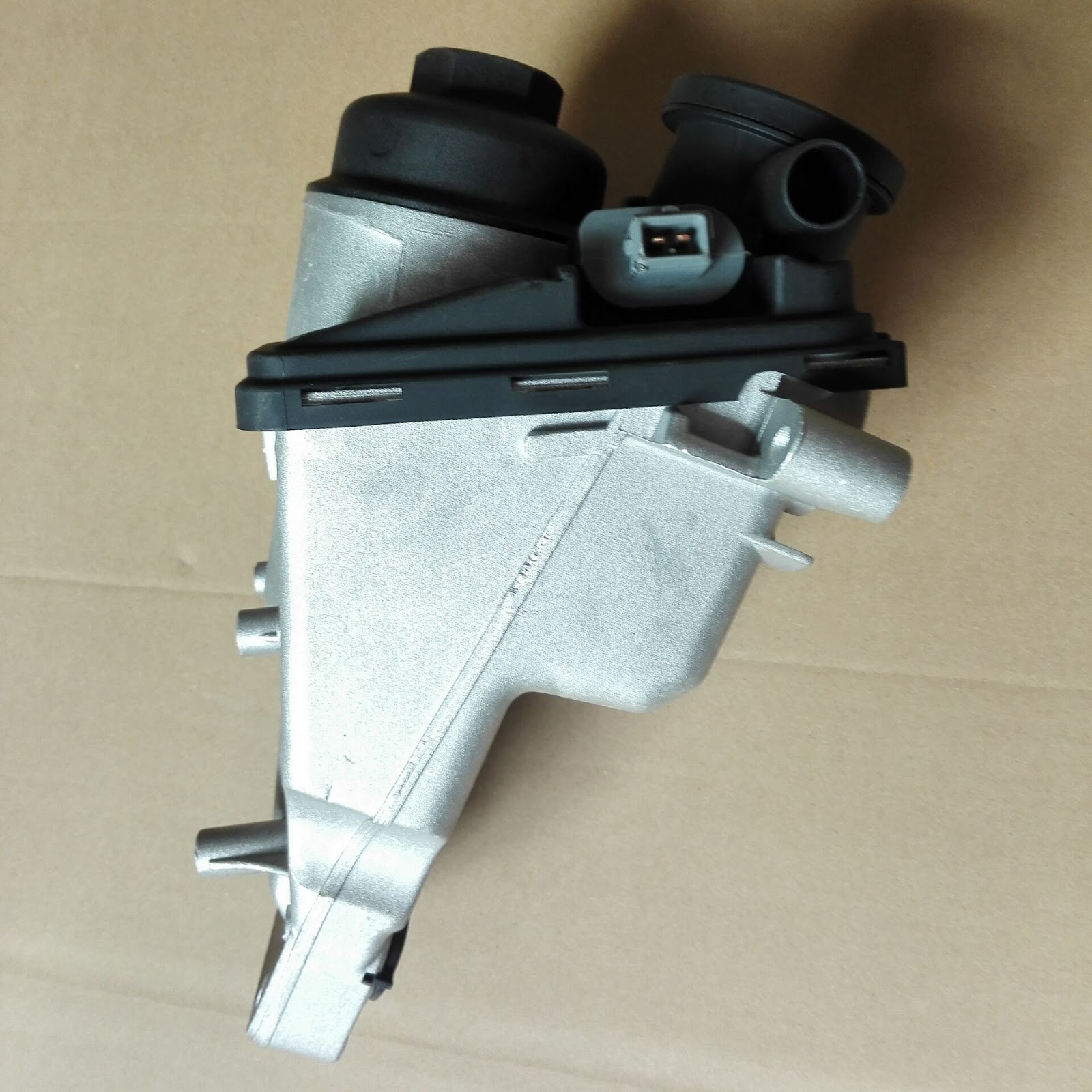 Typuautopart Oil Filter Housing for Volvo 5cyl S40,C30,C70,V50 with