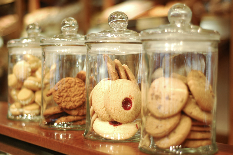 Хранение cookies. Печенье в банке. Печенье в стеклянной банке. Печенье в банках стеклянных. Красивые баночки для печенья.