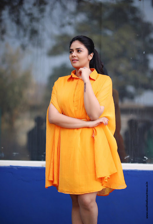 SreeMukhi in yellow photoshoot
