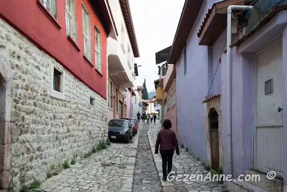 Antakya'nın taş döşeli tarihi sokaklarında dolaşırken, Hatay