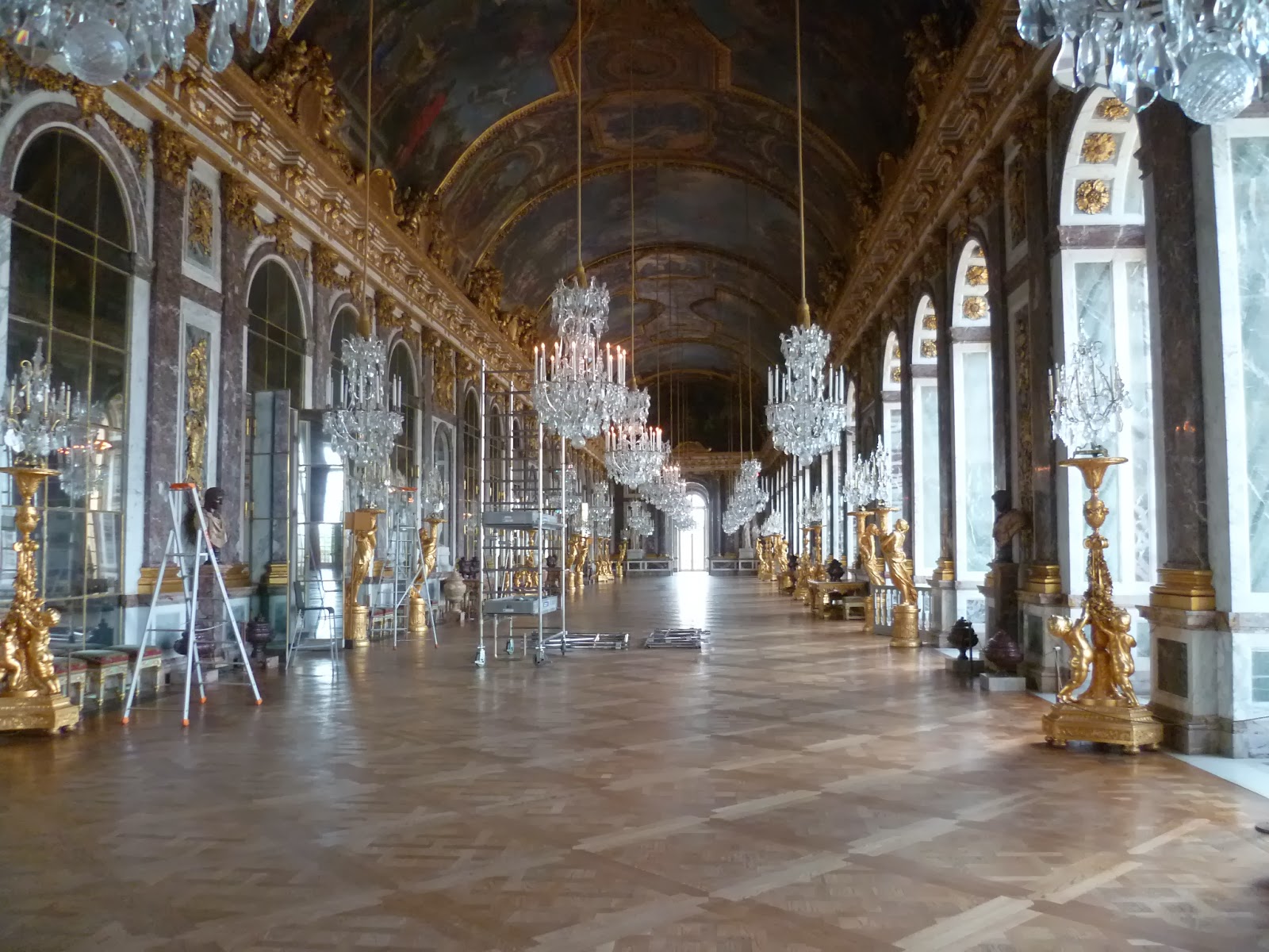Versailles Insider Closing Days