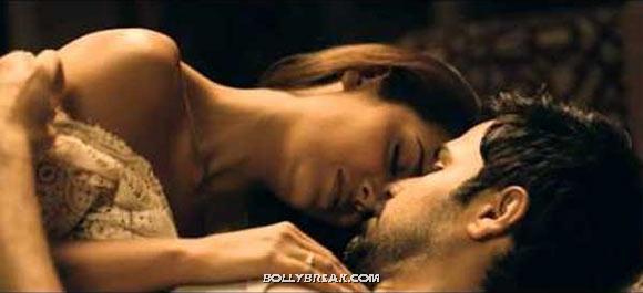 Esha Gupta and Emraan Hashmi Kissing in Jannat 2 - (3) - Bollywood Movies Kisses in 2012