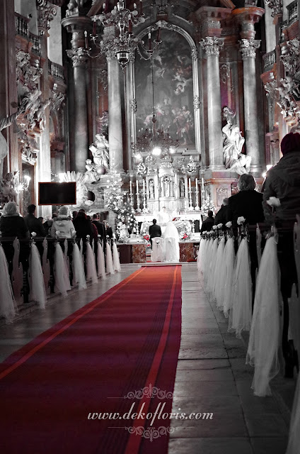 Biała dekoracja ślubna kościoła Wrocław