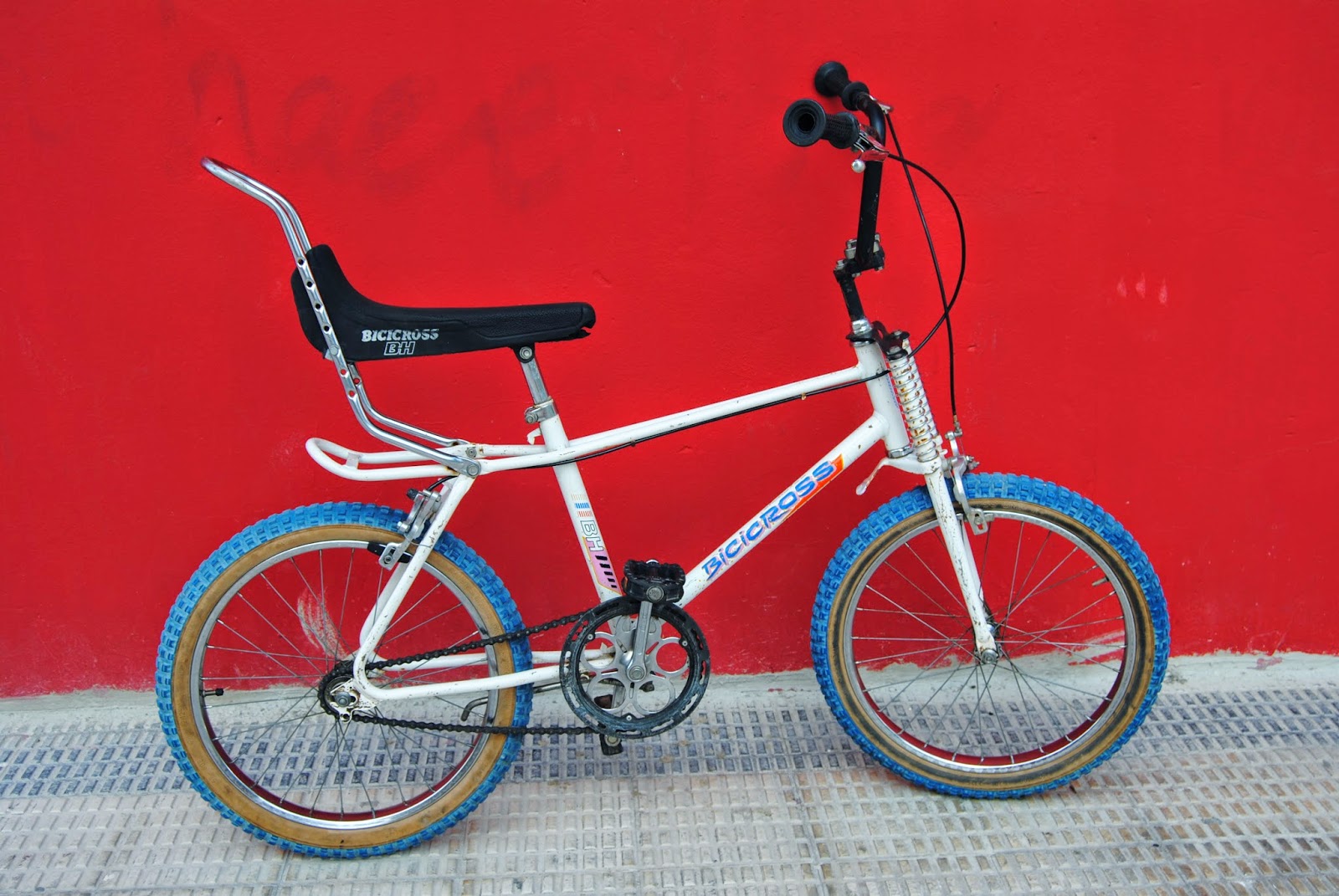 Sillín Bh Bicicross Roja Bmx California Bmx Asiento Bicicross Bh