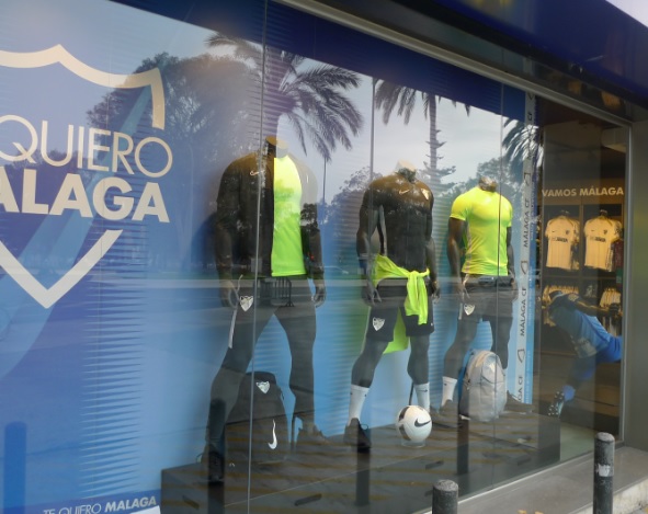 El Málaga muestra su nuevas camisetas de entreno para la temporada 2019/2020