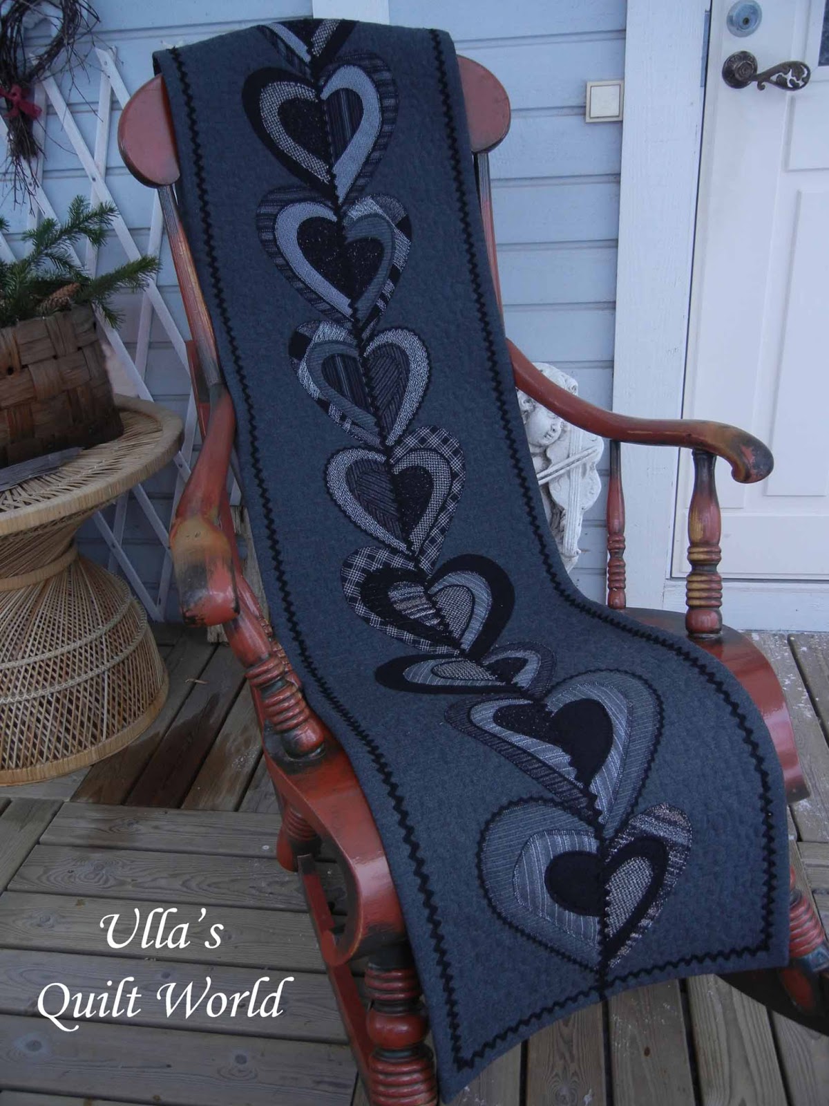 Ulla's Quilt World Table runner and carpet for the rocking chair, quilt