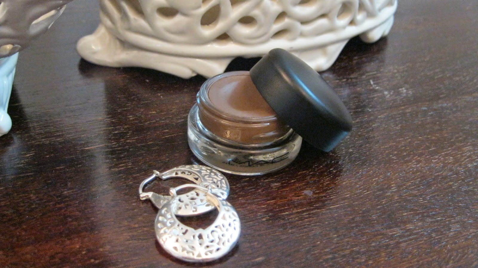 MAC Pro longwear paint pot Quite Natural