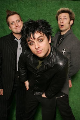 Green Day, Uno, Oh Love, Kill the DJ, Let Yourself Go, Nuclear Family, Stay the Night, trilogy