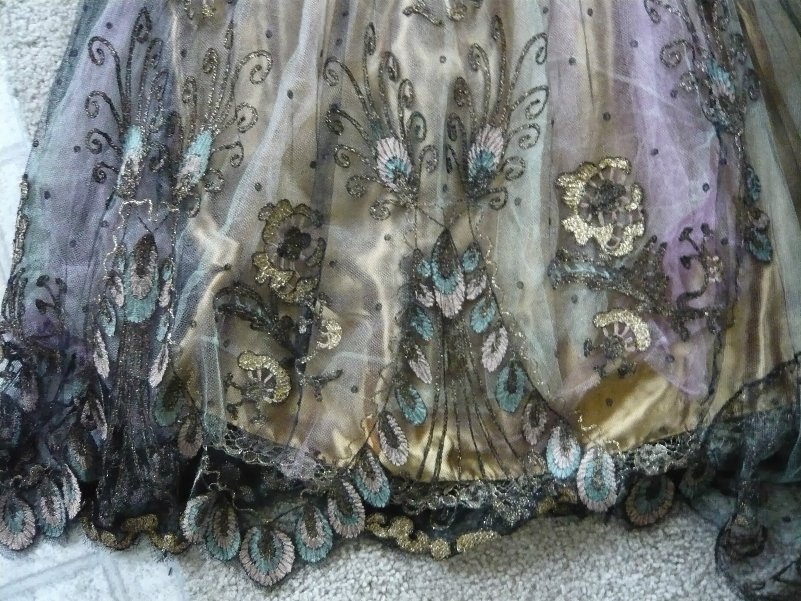 All The Pretty Dresses: I know it looks crazy, but I love this 1920's dress