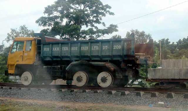 ট্রাক চলছে রেল লাইনে The truck is running on the rail line