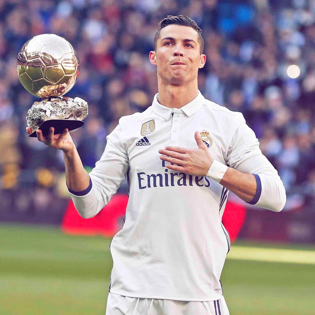 Contoh Teks Biografi Cristiano Ronaldo – Coretan