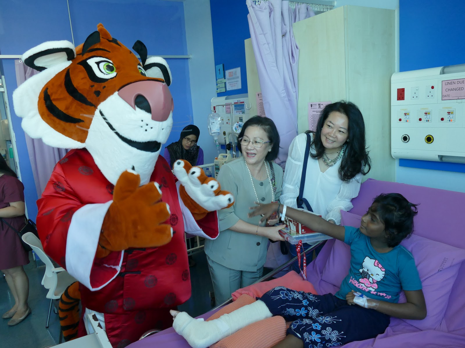 Kee Hua Chee Live!: RESORTS WORLD GENTING BROUGHT CHEER TO CHILDREN AT ...