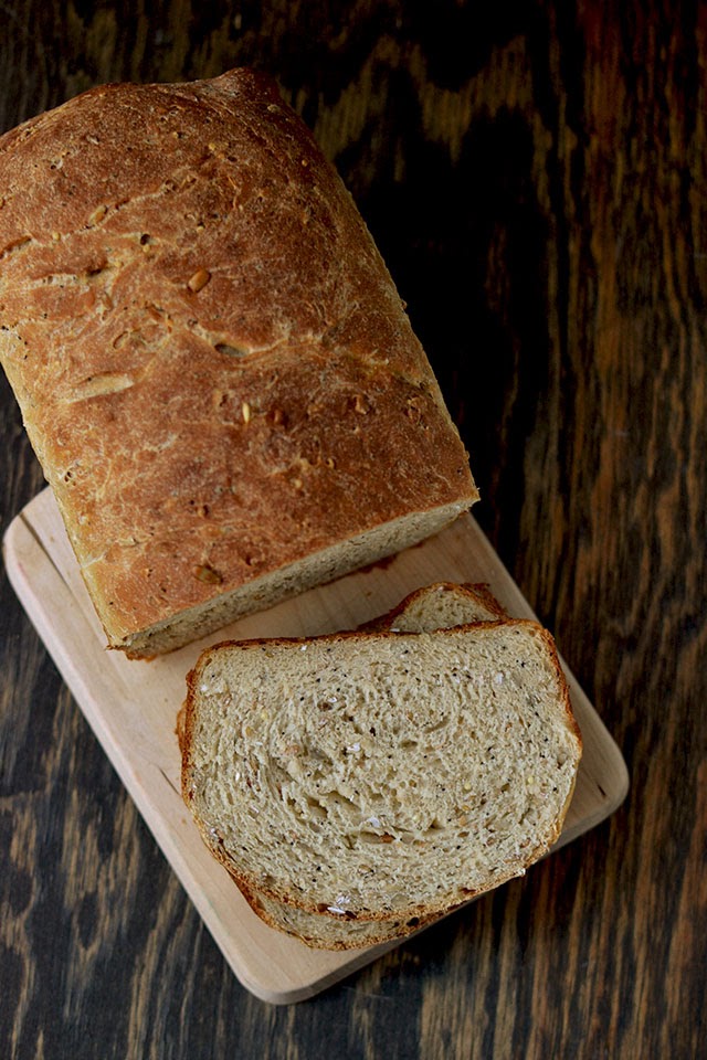 Wholewheat bread with grains
