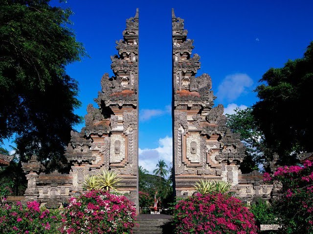 18+ Warna Gapura Bali