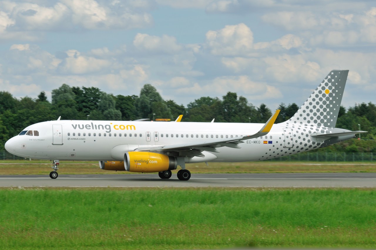Airbus Hamburg Finkenwerder News: A320-232SL, Vueling, EC ...