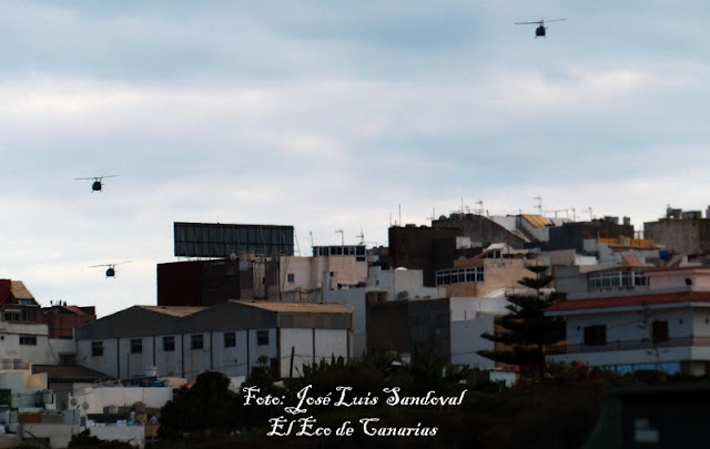 Helicópteros militares del Ejercito del Aire sobrevolando Gran Canaria