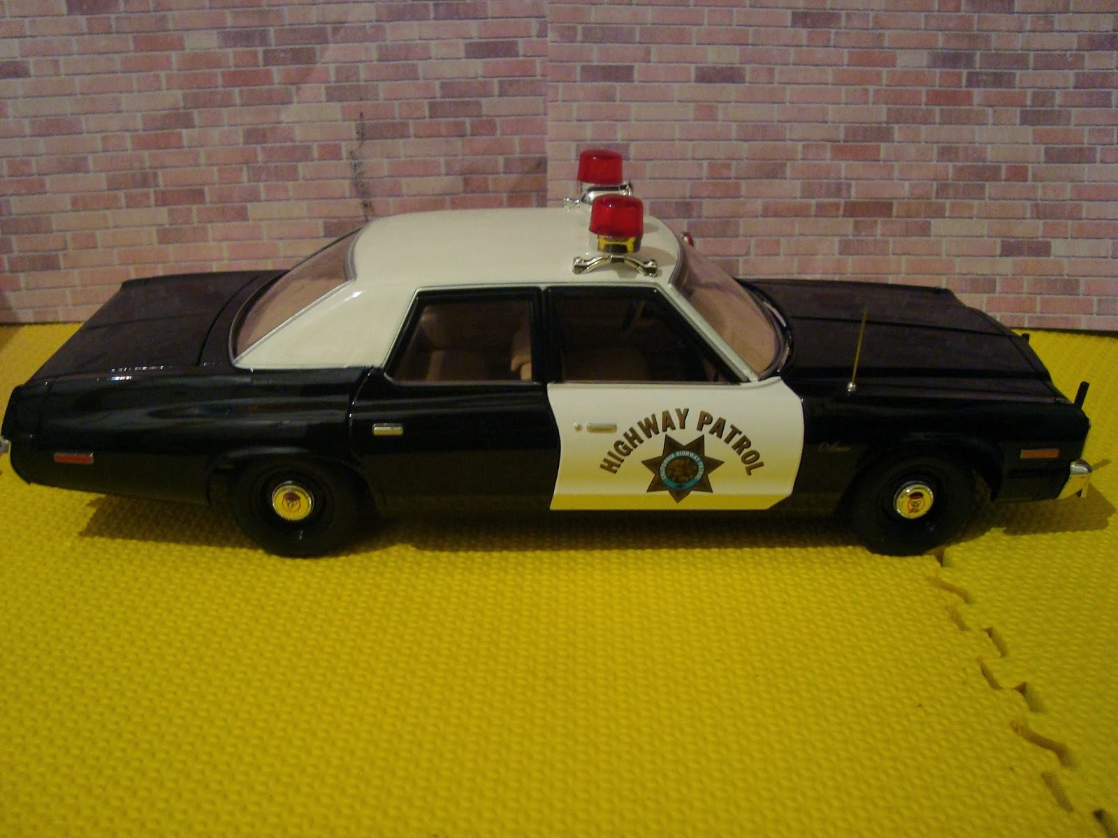 Diecast American Car Nutz! 1974 Dodge Monaco CHP