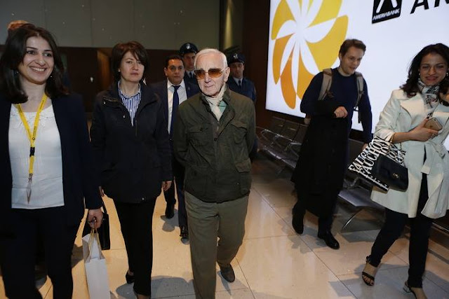 Charles Aznavour llega a Armenia